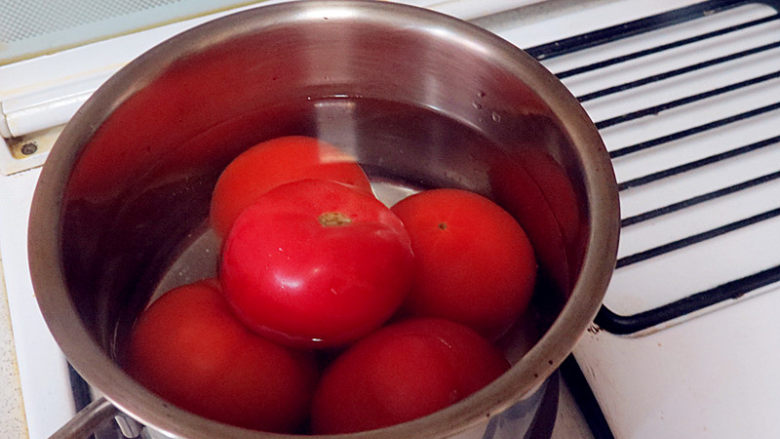 年味。【普罗旺斯番茄炖烤牛肋排】 ,整个入开水中烫煮1分钟