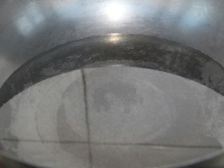 银耳红枣羹,锅里放足量的水