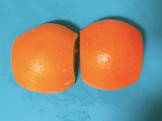 创意水果拼盘,橙子两头去掉，从中间切开