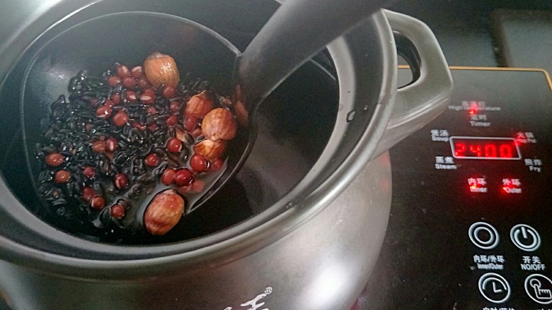 血糯米红豆红枣莲子粥,看，满满的豆子，