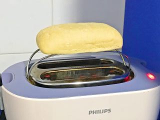 双层培根三明治,在面包机上烤一下。