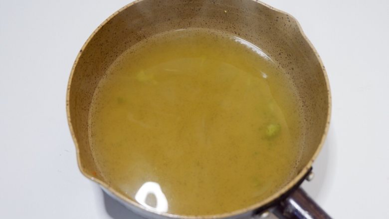 椰香蔬菜浓汤,煮蔬菜的水，不要倒掉。沥出150g用。剩余的就可以自行处理了。