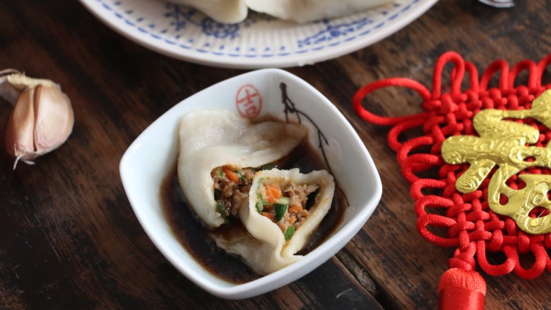 家常水饺-香菇胡萝卜韭菜猪肉馅,和家人一起享用美味吧。