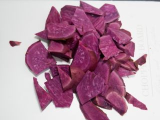 意式紫薯杏仁脆饼,切成小块