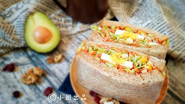 沼三明治――美味闪电瘦身餐,再配上一杯酸奶，几颗坚果，些许水果，就是能量满满的一餐。