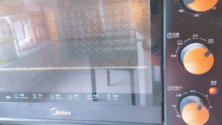 家庭烤鸡（烤箱版）,烤箱210度预热10分钟