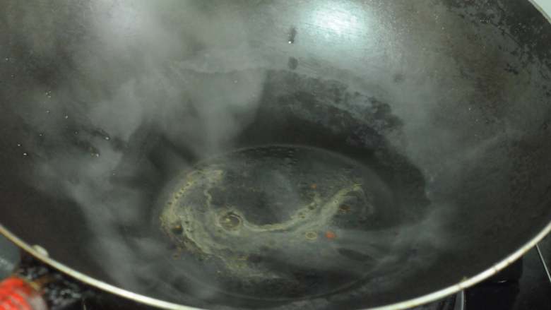 白菜帮酿肉,将蒸出的汤汁倒出来，加入少许生抽，烧开