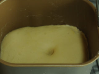 灌汤牛肉水煎包,揉好的面团发酵40分钟至两倍大