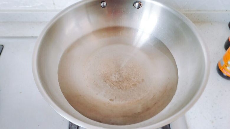生菜豆腐肉沫羹,锅里加水烧开。