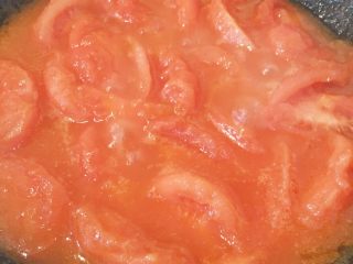 炒蛋合辑,直至西红柿出汁，大部分软烂