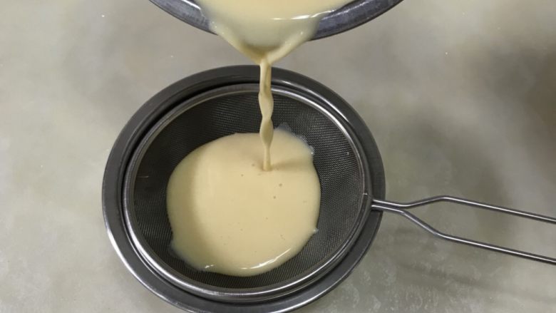 清炖版焦糖布丁,蛋液需要过滤两次