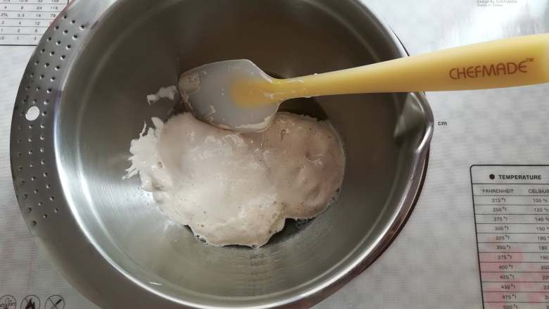 酸奶棉花糖戚风（焦糖味）,在蛋白中加入液体棉花糖