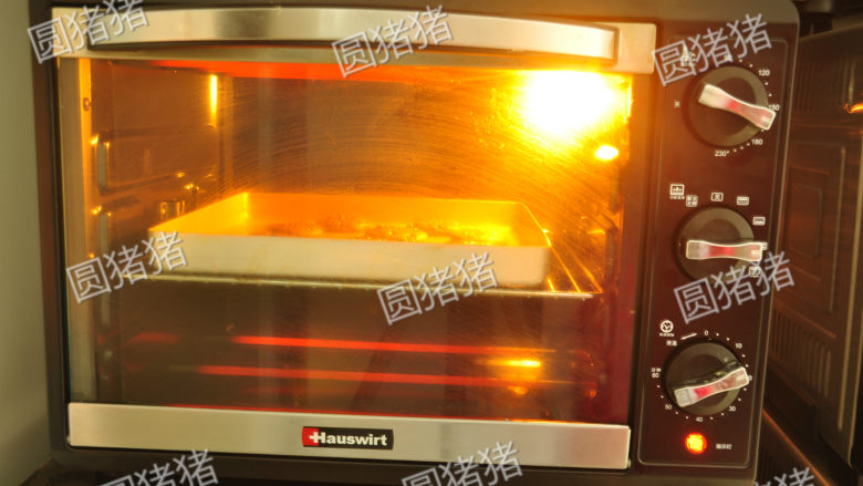 巧克力豆曲奇,烤箱170度预热，上下火170度中层20分钟，熄火后用余温焖5分钟即可。