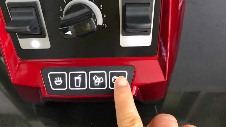 翡翠饺子,开启电源后选择纯果汁程序按钮。