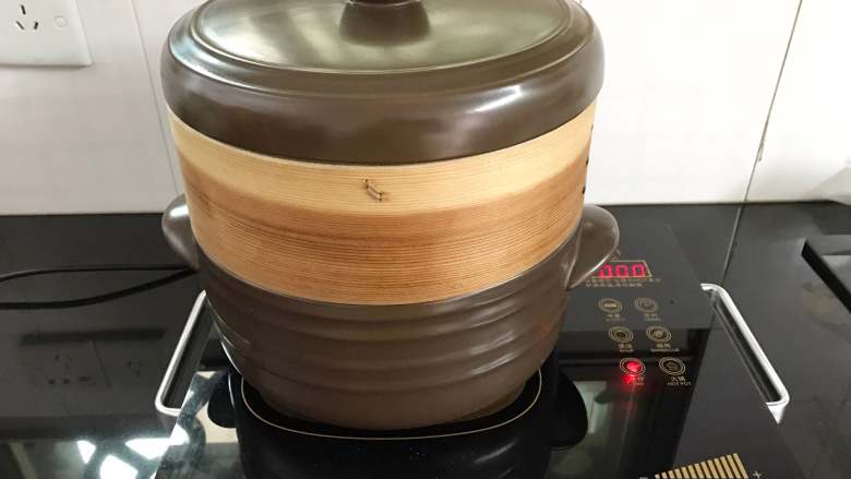 翡翠饺子,入蒸锅，水开后蒸15分钟即可。