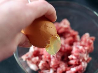 手工肉丸萝卜丝煲,肉馅里打入一个鸡蛋清