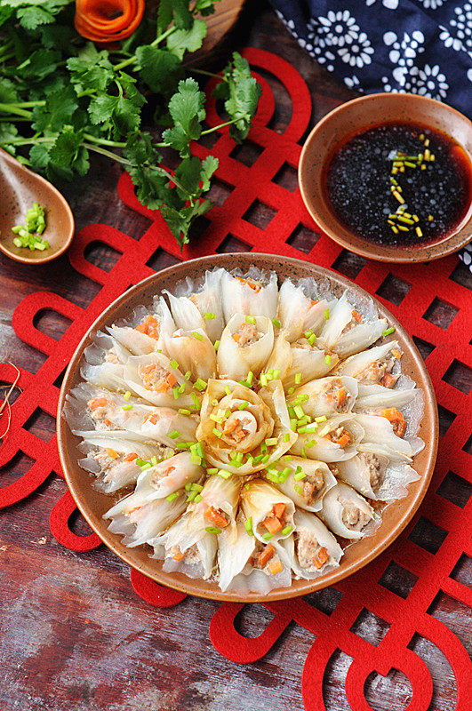 春节吉祥菜——花开富贵百财牛肉卷,花样美食，打造精致的餐桌