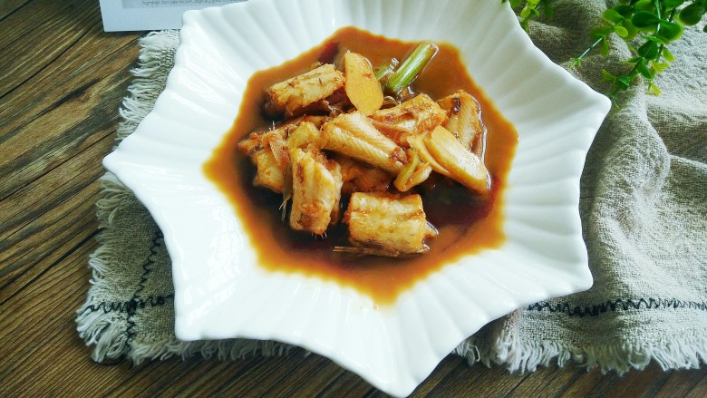 红烧水潺豆腐鱼,煮好出锅装盘