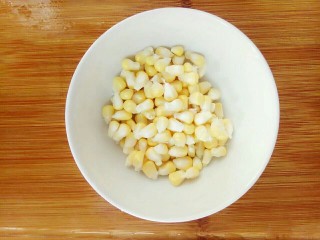 五彩炒饭,玉米掰粒