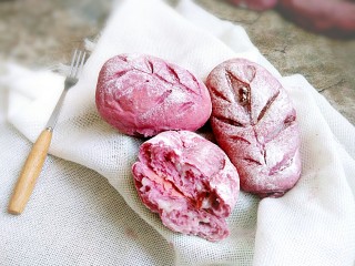 蔓越莓麻薯馅+紫薯软欧小面包,敏茹意作品