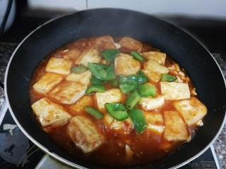 茄汁豆腐,放上青椒拌均匀即可出锅