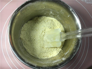 吉祥果酱派,加入低粉，用手搓成玉米粉的样子。