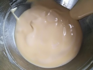 酸奶松饼＋酸奶燕麦淋面（无泡打粉）,切拌＋翻拌均匀~~