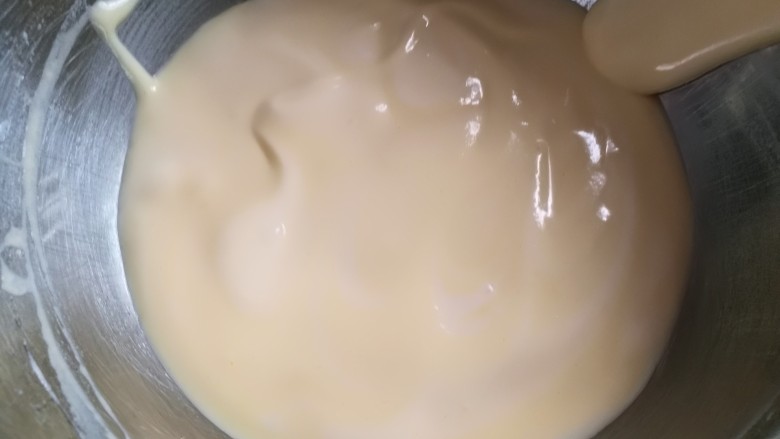 酸奶松饼＋酸奶燕麦淋面（无泡打粉）,切拌＋翻拌均匀~~