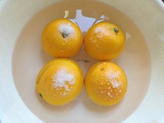 橙香蛋糕卷,橙子先加盐搓洗干净
