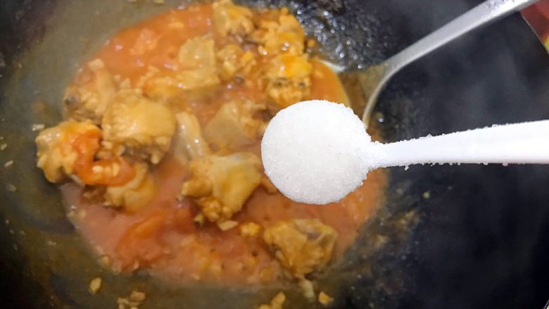 创意料理の蒜香茄汁鸡中翅,加一小勺细盐