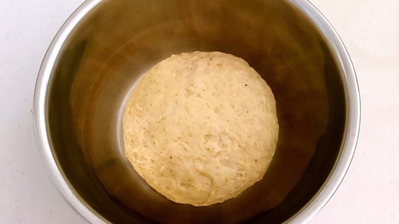 新疆烤馕,揉成光滑的面团