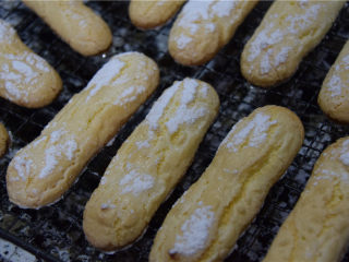 法甜Elysees——天国乐园,烤好的手指饼干。