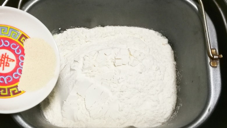 酸甜葡萄干面包,放入发酵粉