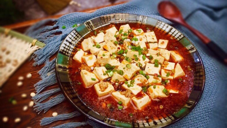 #年味儿#红红火火麻婆豆腐,麻辣鲜香，口感嫩滑是“麻婆豆腐”的最大特点，舀上一勺吃上一口，才知道豆腐是多么的嫩滑无比！