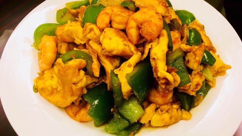 青椒虾仁🍤炒鸡蛋,营养美味出锅，是不是方便快捷呢