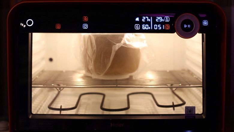 杏仁碎糯米排包,醒发箱温度29度湿度60%，第一次发酵50分钟。