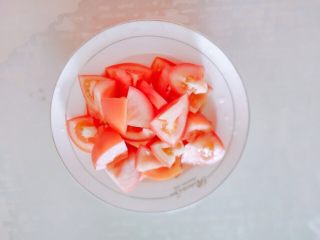 秋冬大锅菜,西红柿切块。