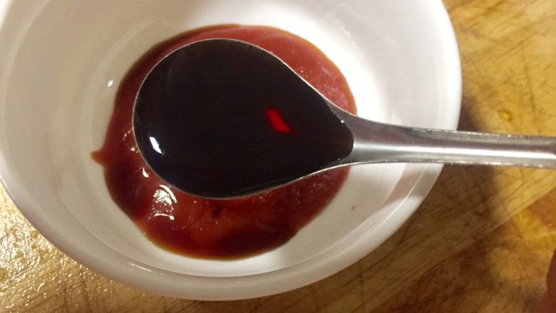 无需油炸糖醋茄子（番茄酱版）,加入一勺醋