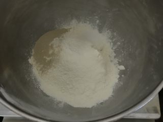 奶香辫子面包,加入盐