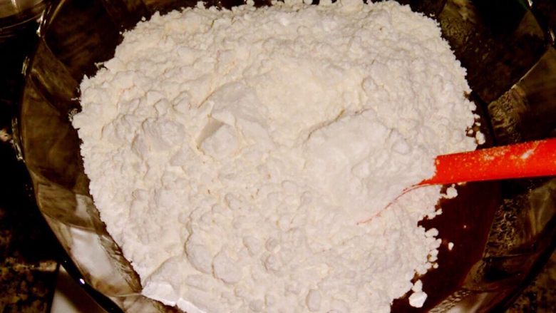 浅湘食光&蛋黄莲蓉月饼,混合液中加入面粉