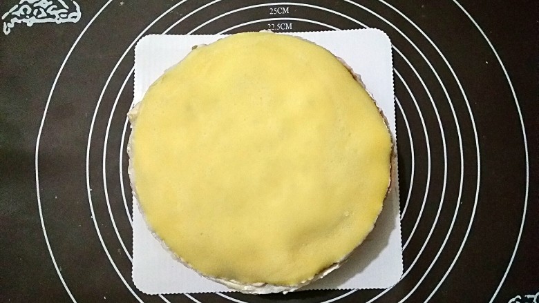 双味香蕉千层（无黄油）附史上超详细制作过程,然后盖上一层原味饼皮。