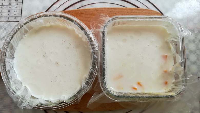 芒果椰奶冻,把椰奶冻液倒进玻璃碗里，放凉后转冰箱冷藏，味道更好