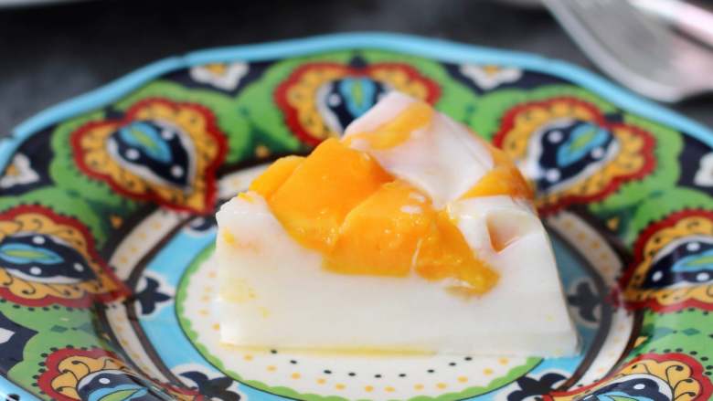 芒果椰奶冻,如果没有可以用椰浆加吉利丁片混合来做