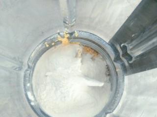 宝宝辅食    10M+ 超级松软的小米饼,然后加入面粉。这一步也可以把小米打成糊后再加，随意。