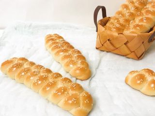 奶香辫子面包,成品图