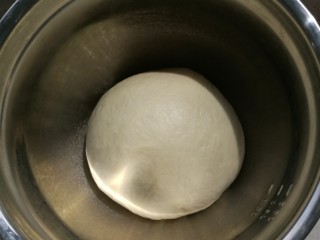 超级柔软的炼奶土司,4、放入面盆中，密封室温发酵45分钟