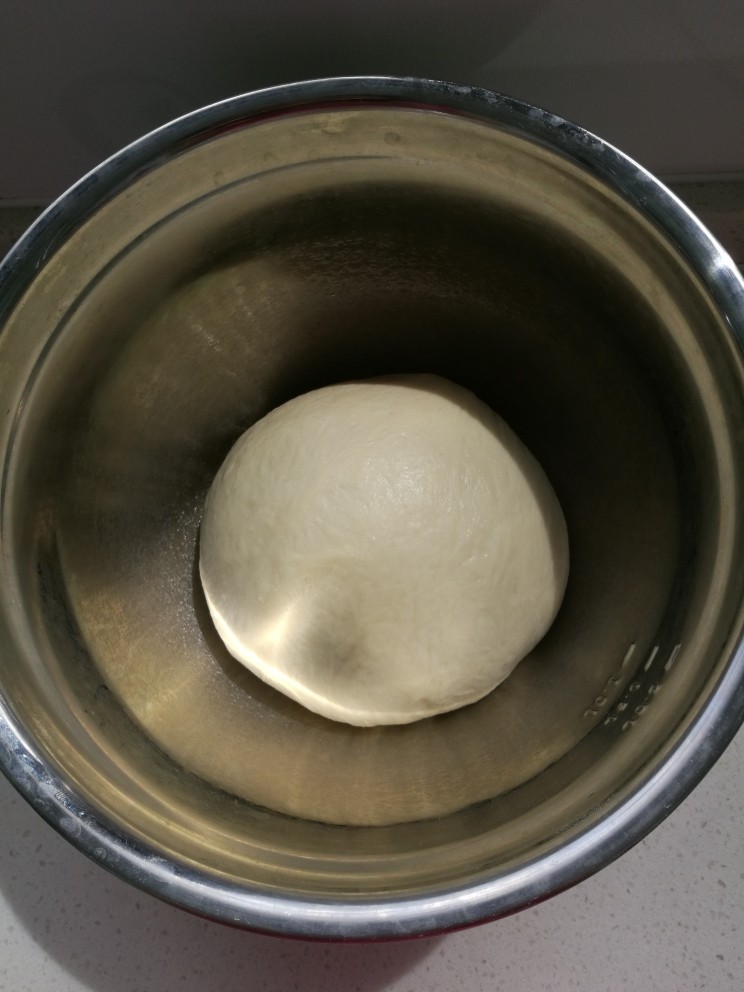 超级柔软的炼奶土司,4、放入面盆中，密封室温发酵45分钟