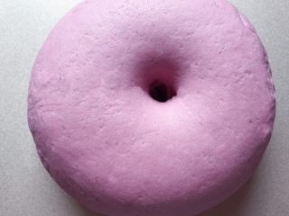 紫薯花馒头,这是发酵好的样子，体积2倍大，手指戳一个洞，洞口，不回缩不变形。