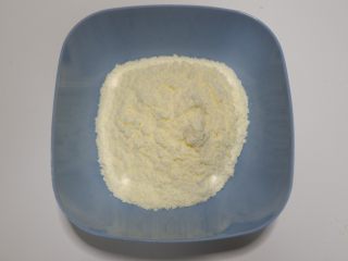 奥利奥白巧牛轧糖,奶粉加入1g盐混合称重好