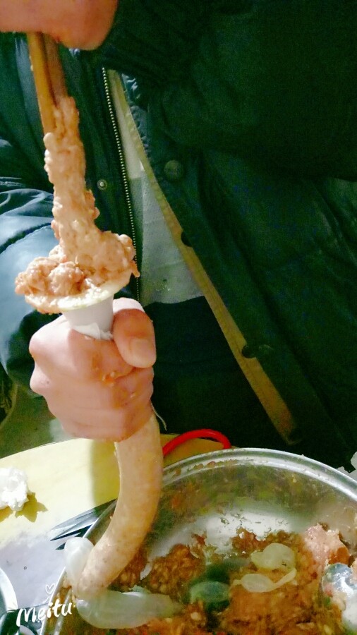灌肠-五香肠【肉馅版】,开始灌吧~拿筷子捅~